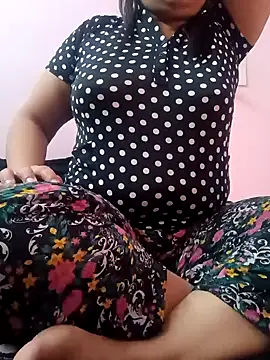 Housewife12 online show from 12-18-24, 06:21