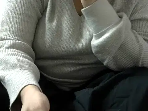 Housewife12 online show from 12-26-24, 04:47