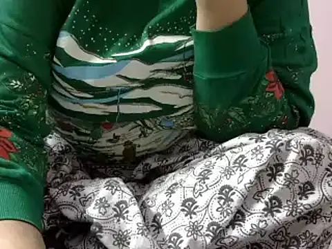 Housewife12 online show from 12-29-24, 06:49