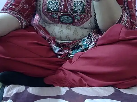 Housewife12 online show from 12-19-25, 07:48