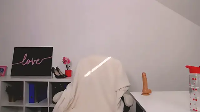 Lia Benini online show from 03-16-25, 01:17