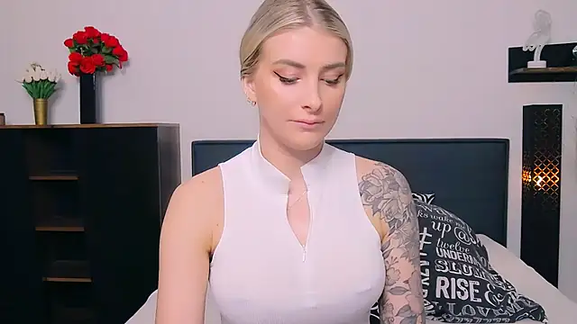 Lia Benini online show from 02-16-26, 09:27