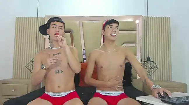 Snapshot of Angel_xxx chatting on 01-05-25, 03:22 Angel xxx online show from 01-05-25, 03:22