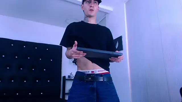 Snapshot of Angel_xxx chatting on 01-14-26, 06:35 Angel xxx online show from 01-14-26, 06:35