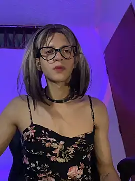 Snapshot of thalia_dyson chatting on 09-15-25, 03:39 thalia dyson online show from 09-15-25, 03:39