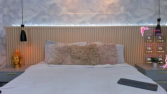 Snapshot of AinaraJimenez chatting on 10-27-25, 08:24 AinaraJimenez online show from 10-27-25, 08:24