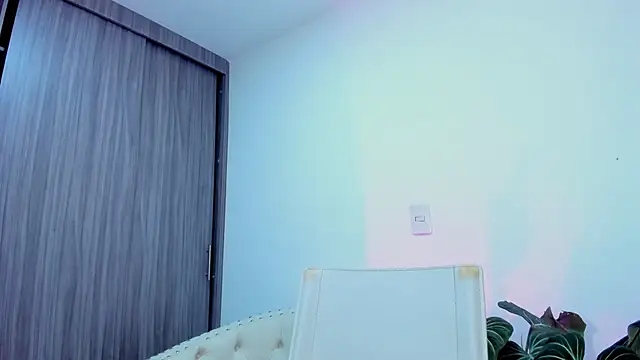 Sara Leblanc online show from 11-19-25, 12:38