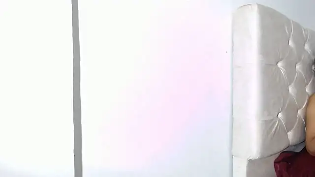 Snapshot of evaFiore chatting on 02-01-25, 11:06 evaFiore online show from 02-01-25, 11:06