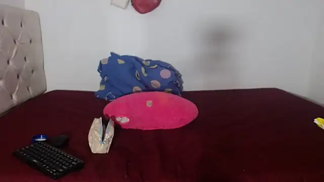 Snapshot of evaFiore chatting on 02-04-25, 04:15 evaFiore online show from 02-04-25, 04:15