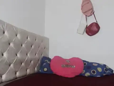 Snapshot of evaFiore chatting on 02-04-25, 08:38 evaFiore online show from 02-04-25, 08:38