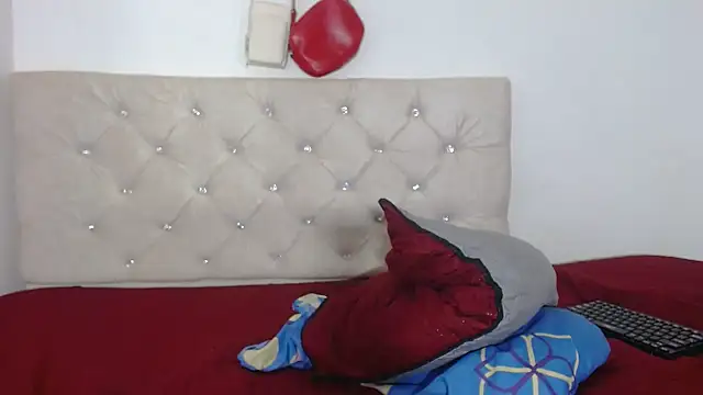 Snapshot of evaFiore chatting on 02-21-25, 07:43 evaFiore online show from 02-21-25, 07:43