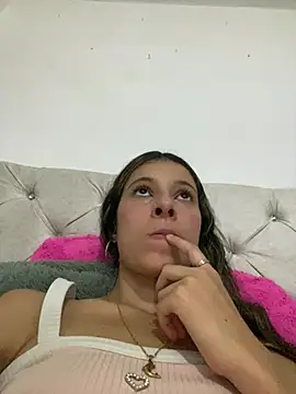 Snapshot of evaFiore chatting on 03-16-25, 08:43 evaFiore online show from 03-16-25, 08:43