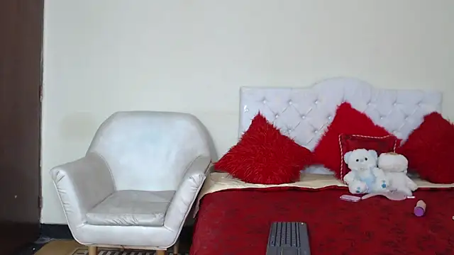 Snapshot of Mariana_16_ chatting on 01-07-25, 11:56 Mariana 16 online show from 01-07-25, 11:56