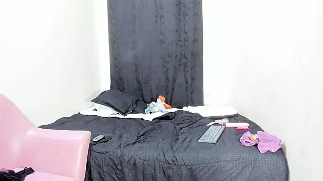 Snapshot of Mariana_16_ chatting on 01-08-25, 07:45 Mariana 16 online show from 01-08-25, 07:45