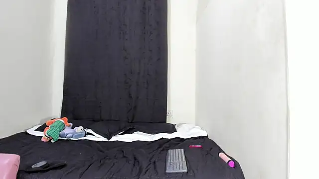 Snapshot of Mariana_16_ chatting on 01-09-25, 04:39 Mariana 16 online show from 01-09-25, 04:39