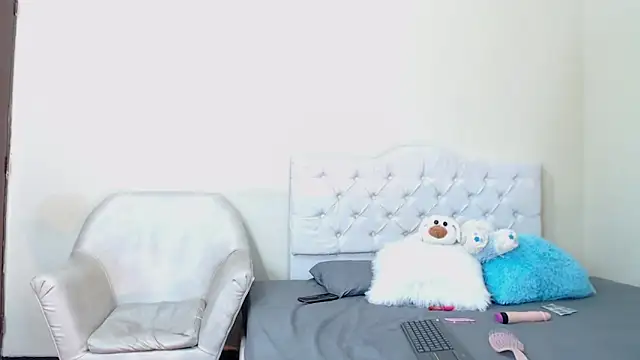 Snapshot of Mariana_16_ chatting on 01-14-25, 11:27 Mariana 16 online show from 01-14-25, 11:27