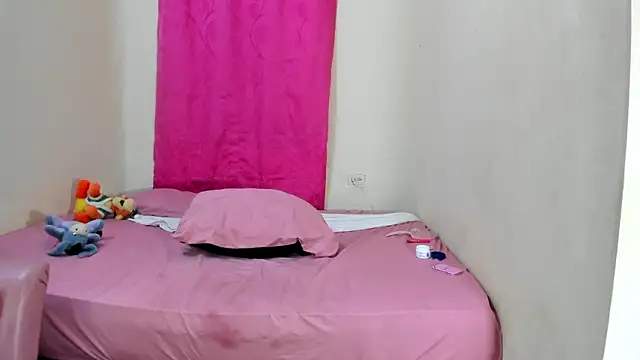 Snapshot of Mariana_16_ chatting on 01-20-25, 07:57 Mariana 16 online show from 01-20-25, 07:57