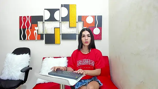 Snapshot of Mariana_16_ chatting on 02-13-25, 08:13 Mariana 16 online show from 02-13-25, 08:13