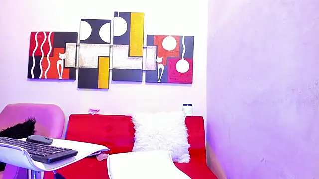 Snapshot of Mariana_16_ chatting on 03-04-25, 11:00 Mariana 16 online show from 03-04-25, 11:00