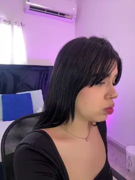 Snapshot of Lily_Woodz chatting on 05-12-26, 07:11 Lily Woodz online show from 05-12-26, 07:11
