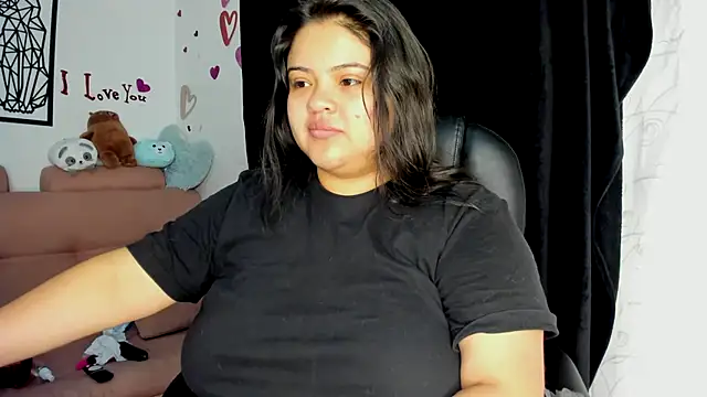 Snapshot of lizzie_c chatting on 01-25-25, 11:02 lizzie c online show from 01-25-25, 11:02