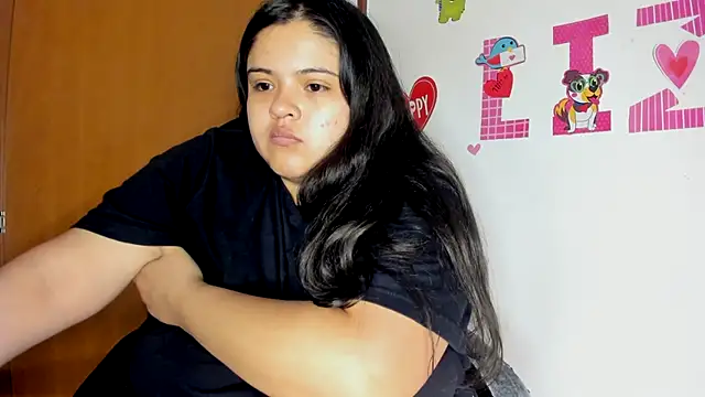 Snapshot of lizzie_c chatting on 02-13-25, 11:37 lizzie c online show from 02-13-25, 11:37