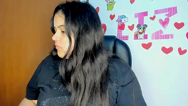 Snapshot of lizzie_c chatting on 02-14-25, 11:42 lizzie c online show from 02-14-25, 11:42