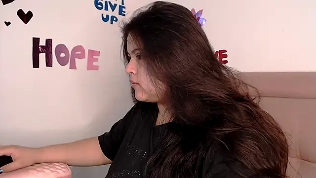 lizzie c online show from 02-06-26, 01:43