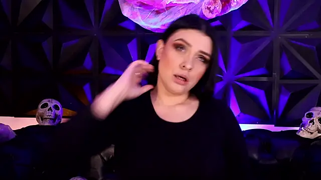 AnikaRomanoff online show from 10-20-25, 04:13