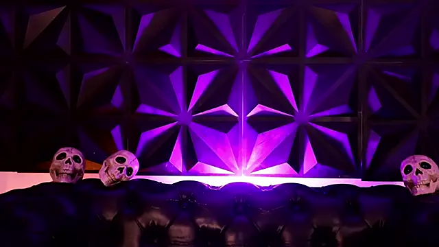 AnikaRomanoff online show from 10-21-25, 04:02