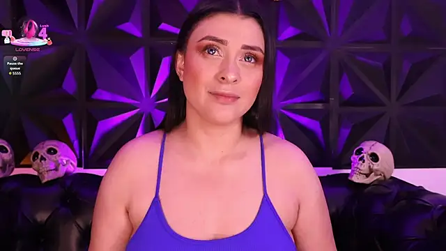 AnikaRomanoff online show from 10-28-25, 03:43