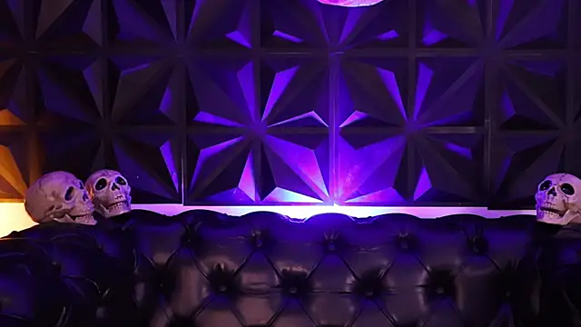 AnikaRomanoff online show from 10-29-25, 03:42