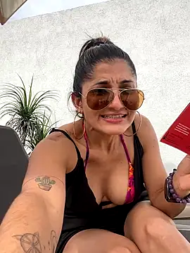 Snapshot of AlejandritaMilano chatting on 11-27-25, 08:00 AlejandritaMilano online show from 11-27-25, 08:00