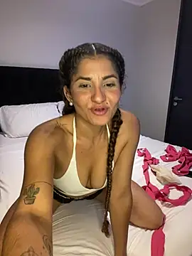 Snapshot of AlejandritaMilano chatting on 02-08-26, 01:20 AlejandritaMilano online show from 02-08-26, 01:20