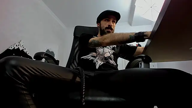 Snapshot of AxelColton chatting on 01-02-25, 12:57 AxelColton online show from 01-02-25, 12:57