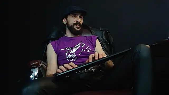 Snapshot of AxelColton chatting on 01-23-25, 06:39 AxelColton online show from 01-23-25, 06:39