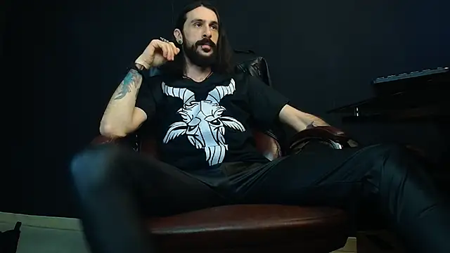 Snapshot of AxelColton chatting on 01-24-25, 11:15 AxelColton online show from 01-24-25, 11:15