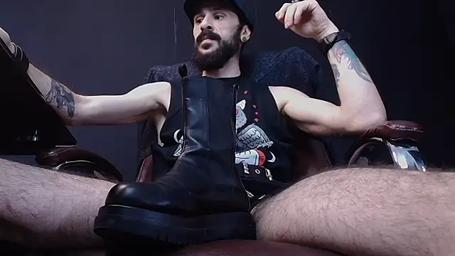 Snapshot of AxelColton chatting on 01-29-25, 12:35 AxelColton online show from 01-29-25, 12:35
