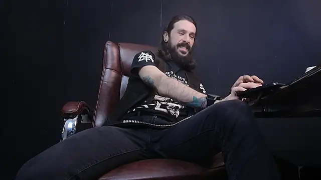 Snapshot of AxelColton chatting on 02-13-25, 06:20 AxelColton online show from 02-13-25, 06:20