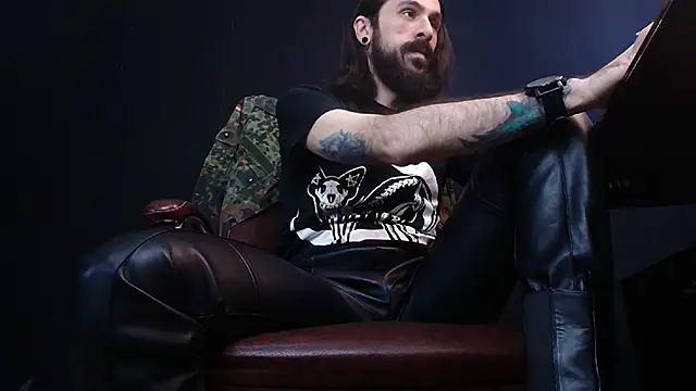 Snapshot of AxelColton chatting on 02-21-25, 10:50 AxelColton online show from 02-21-25, 10:50