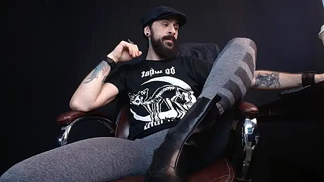 Snapshot of AxelColton chatting on 02-25-25, 06:03 AxelColton online show from 02-25-25, 06:03
