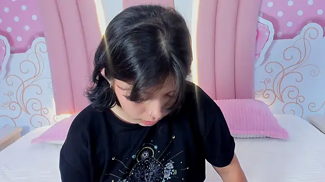 Lily Martinez online show from 03-22-25, 05:28