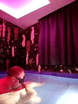 Snapshot of Coppiatrasgressiva chatting on 10-14-25, 10:10 Coppiatrasgressiva online show from 10-14-25, 10:10