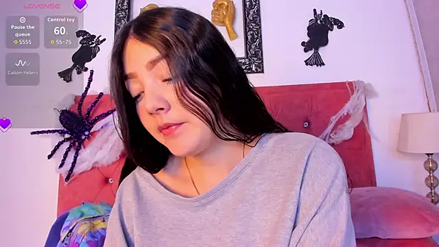 Snapshot of Samantha_Good chatting on 10-17-25, 12:08 Samantha Good online show from 10-17-25, 12:08