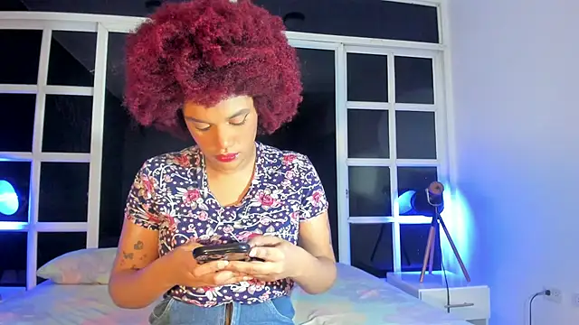 Snapshot of loladupont chatting on 08-09-26, 03:08 loladupont online show from 08-09-26, 03:08