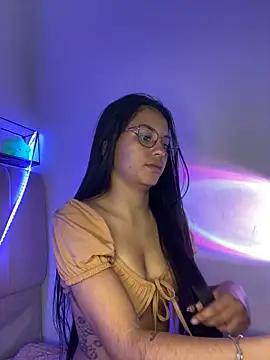 Snapshot of Rosita_forever_ chatting on 01-13-25, 07:10 Rosita forever online show from 01-13-25, 07:10