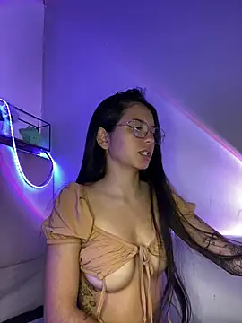 Snapshot of Rosita_forever_ chatting on 02-17-25, 06:59 Rosita forever online show from 02-17-25, 06:59