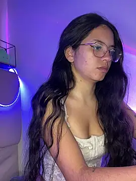 Snapshot of Rosita_forever_ chatting on 02-25-25, 03:49 Rosita forever online show from 02-25-25, 03:49