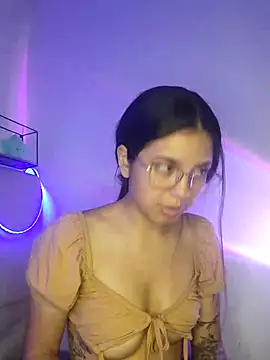Snapshot of Rosita_forever_ chatting on 03-01-25, 04:11 Rosita forever online show from 03-01-25, 04:11
