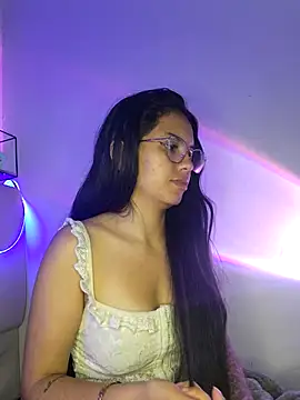 Snapshot of Rosita_forever_ chatting on 03-05-25, 10:11 Rosita forever online show from 03-05-25, 10:11
